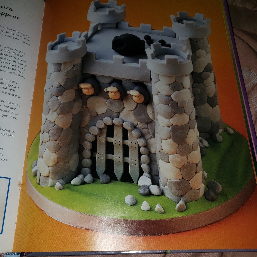 50 Easy Cakes by Debbie Brown Great ideas Cookbook cake decoration - Picture 3 of 9